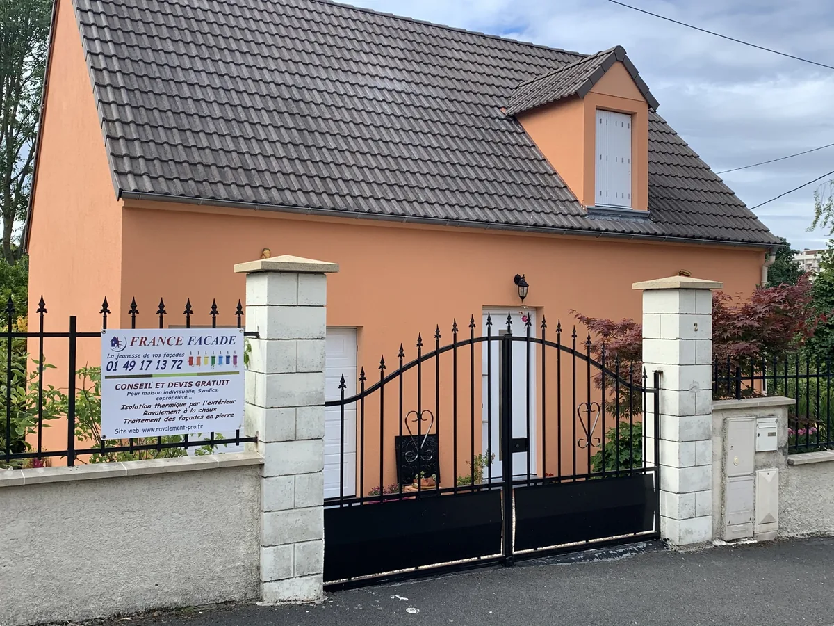 Maison individuelle à façade orange ravalée à Saint-Cloud (92)