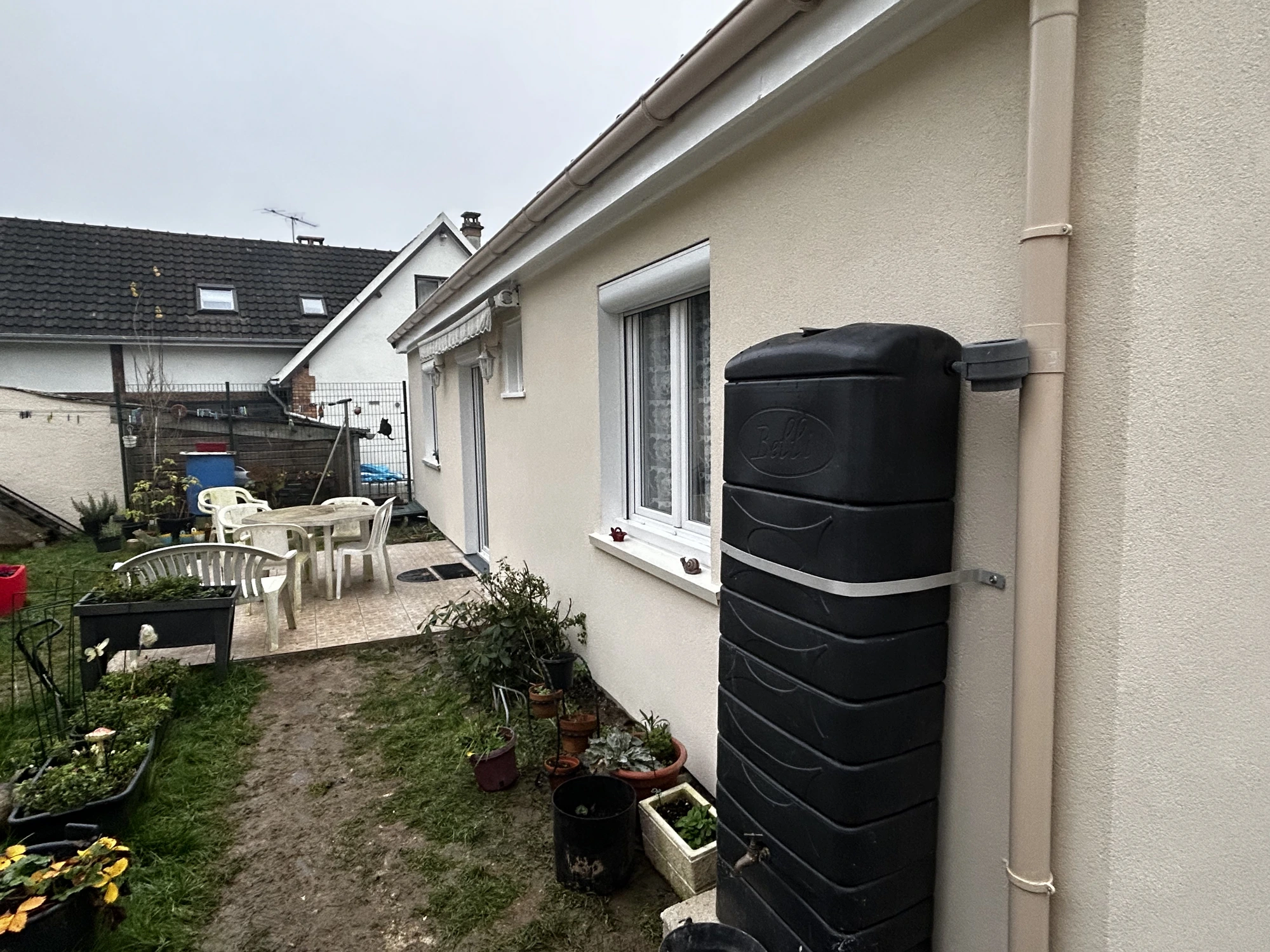 Ravalement d'une maison préfabriquée COSMOS à Croissy-sur-Seine : réparation de l'ossature bois et ravalement D3 armé
