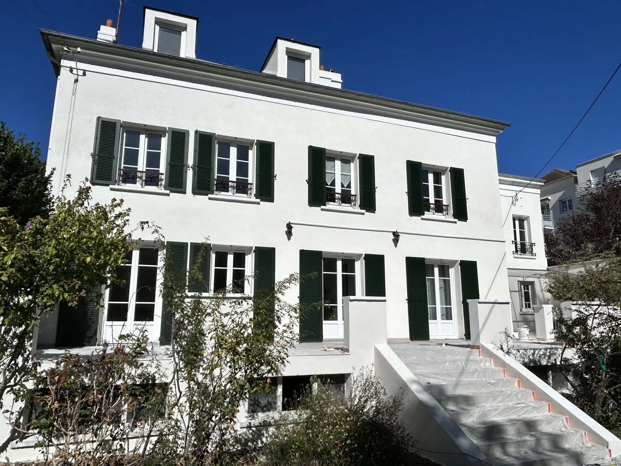 Ravalement de façade à Eaubonne (95) : rénovation à la chaux d'une maison ancienne