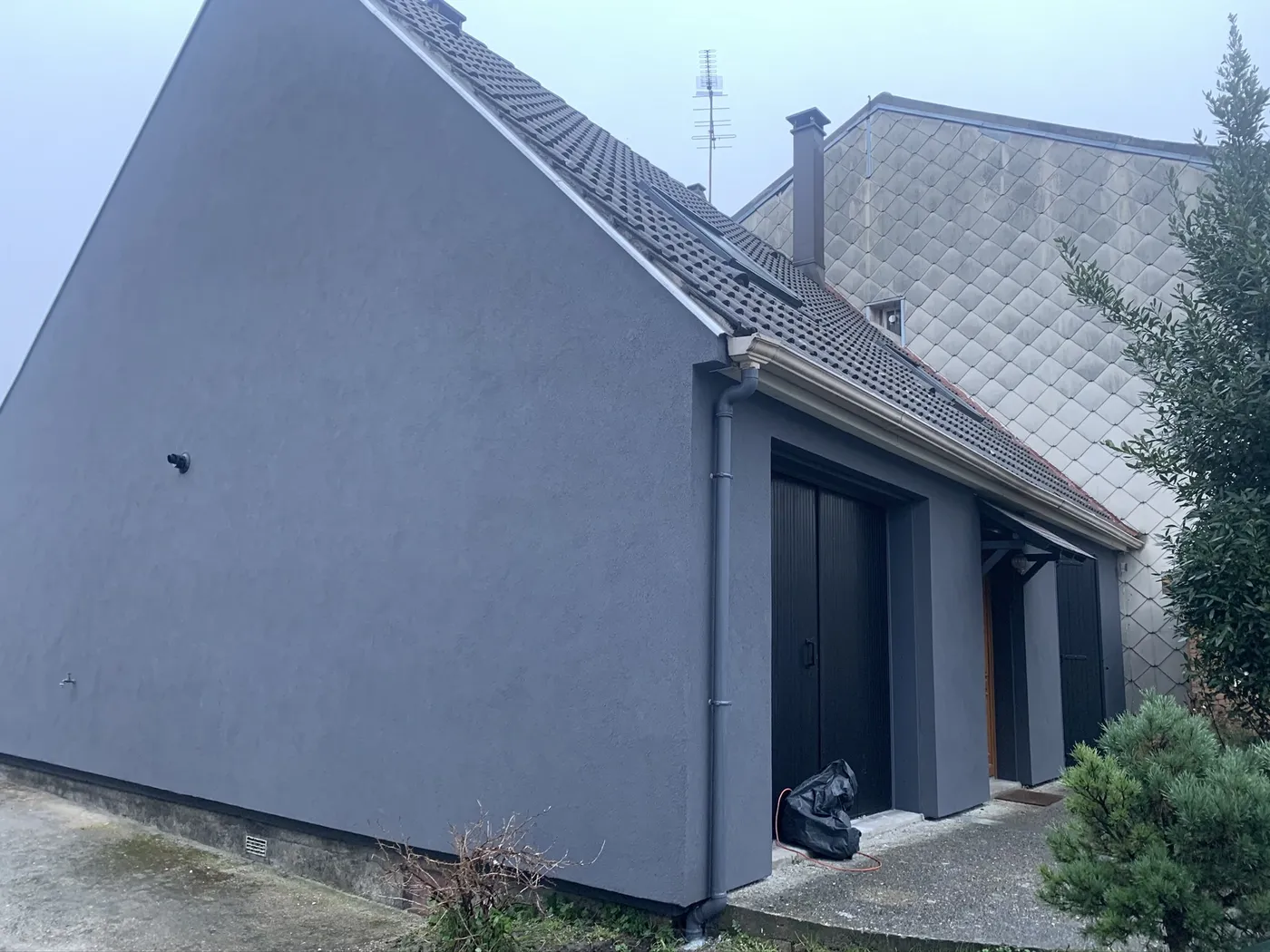 Isolation thermique par l'extérieur et ravalement de façade d'une maison Phénix à Houilles Isolation thermique par l'extérieur et ravalement de façade d'une maison Phénix à Houilles