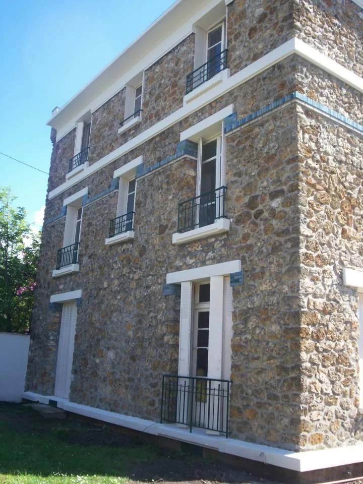 Ravalement de façade à Montesson (78) : rénovation d'une maison ancienne en pierre Ravalement de façade à Montesson (78) : rénovation d'une maison ancienne en pierre