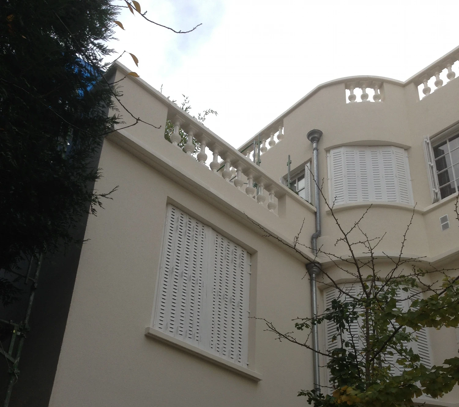 Ravalement de façade à Paris 8e : une maison individuelle rénovée malgré un accès très difficile Ravalement de façade à Paris 8e : une maison individuelle rénovée malgré un accès très difficile