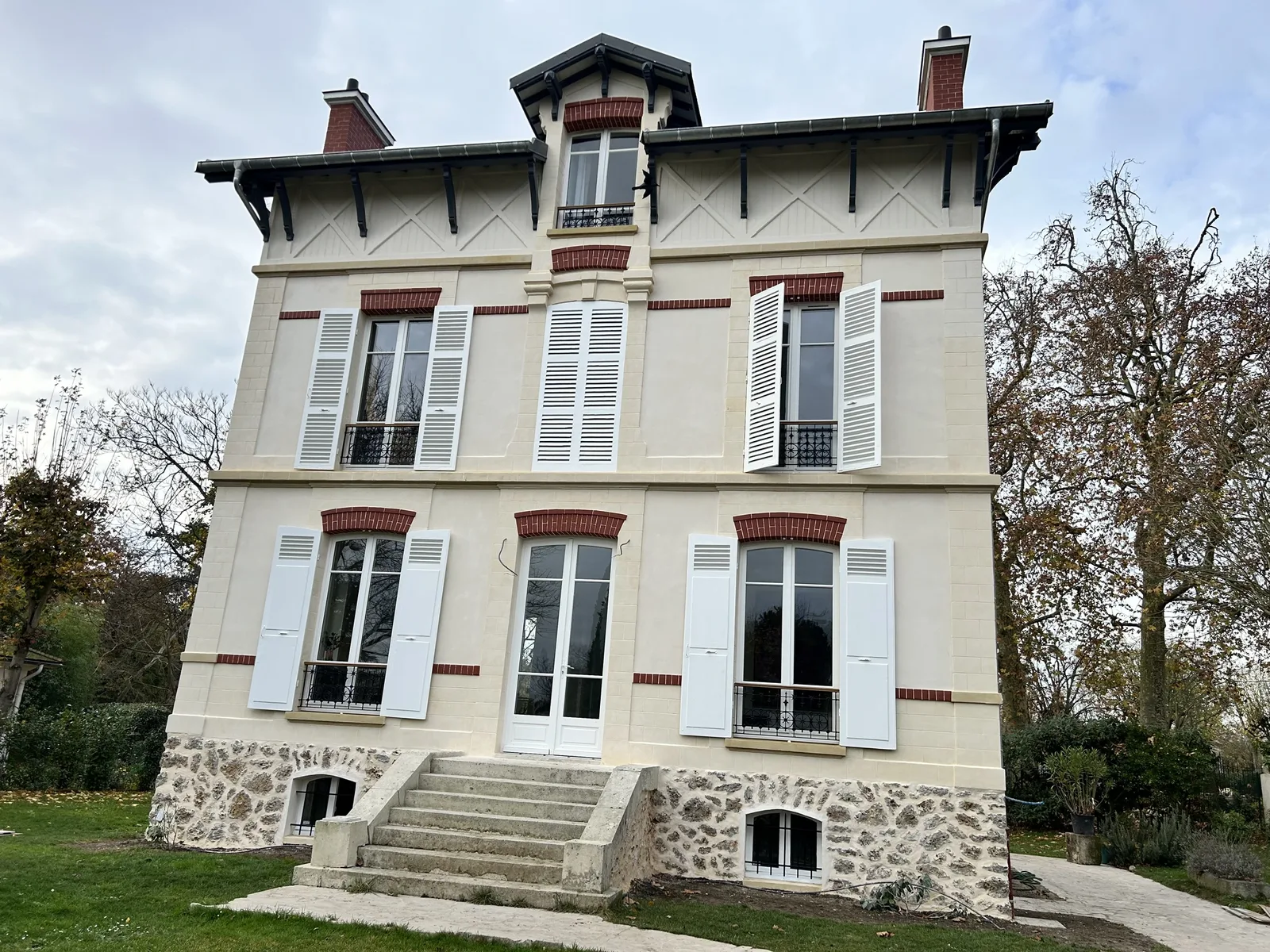 Ravalement de façade à la chaux — Le Vésinet